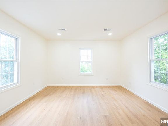2nd image of 231 Waverly Pl