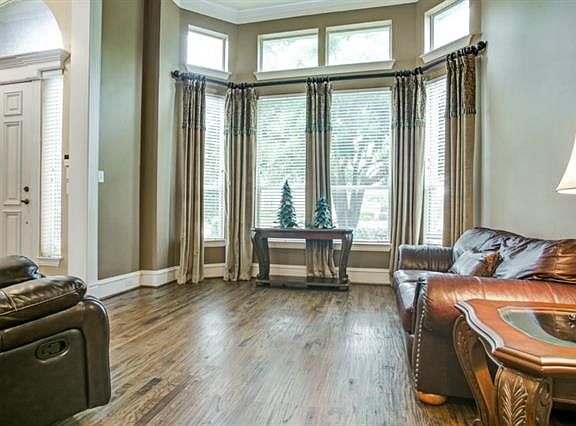 3rd image of 803 Gateshead Ct