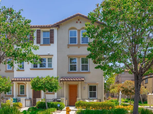 1062 Martin Luther King Dr, Hayward, CA 94541