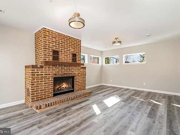 5th image of 816 Charlotte Way