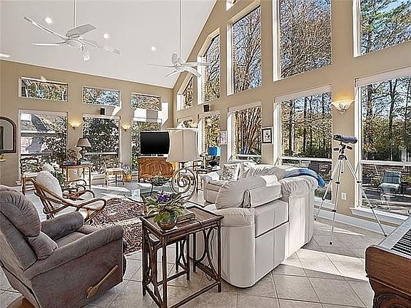 4th image of 213 Lake Vista Dr