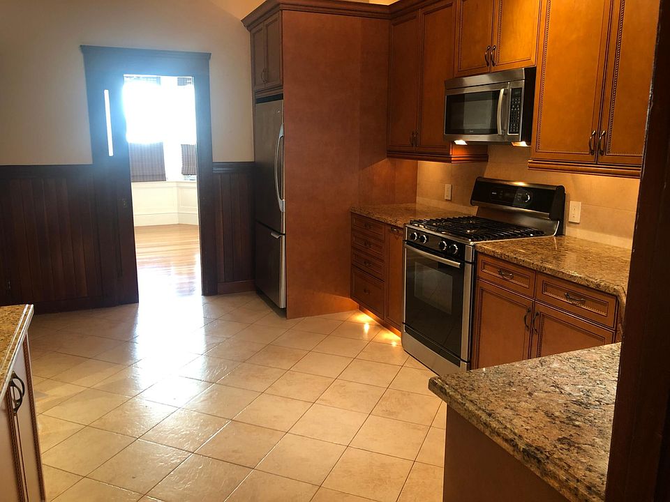 1st image of 2655 Franklin St APT 3
