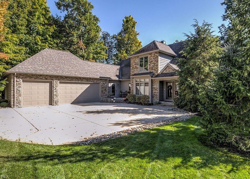 2nd image of 781 Village Cir