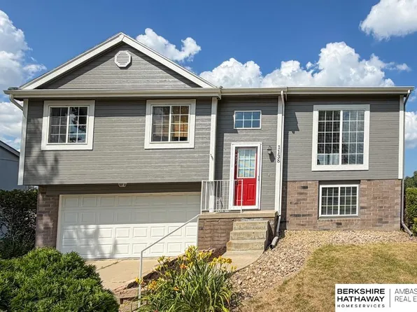 1138 Devon Dr, Papillion, NE 68046
