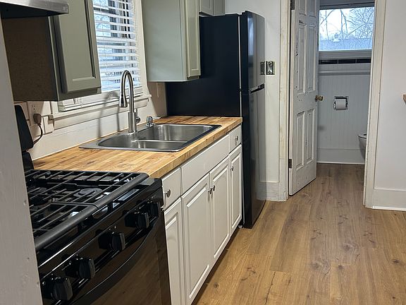 4th image of 216 E Goldsborough St #2
