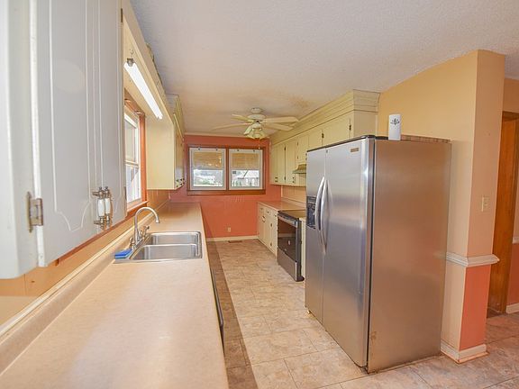 5th image of 560 Noble Dr