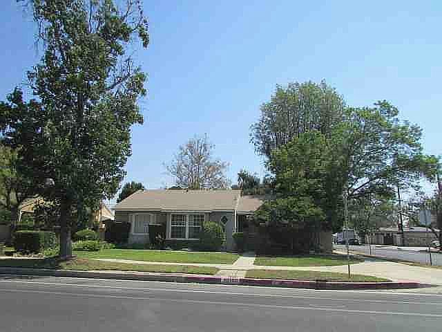 1st image of 10100 Woodley Ave