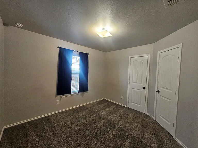 916 Mays Dr — Photo 11