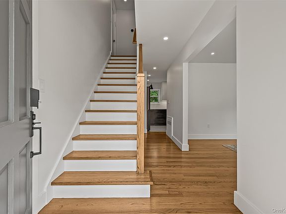 2nd image of 17 Sunset Drive