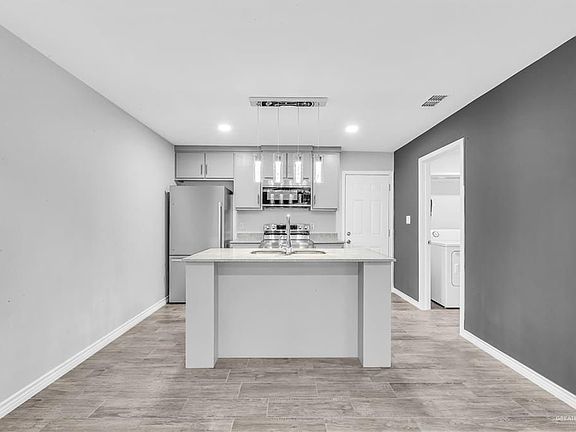 4th image of 1001 Sunset Valley St #1