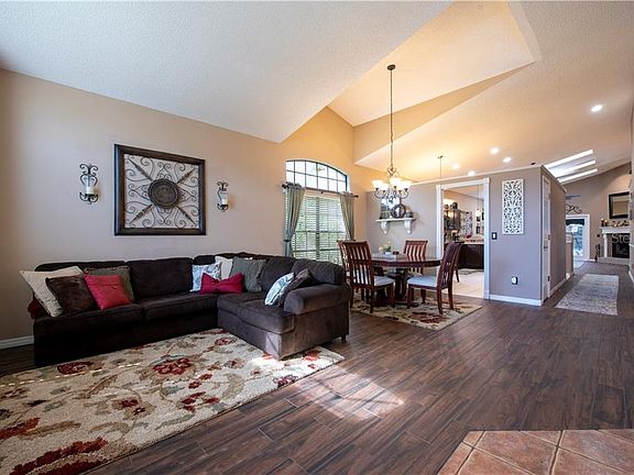 Home For Sale In Waterford Lakes