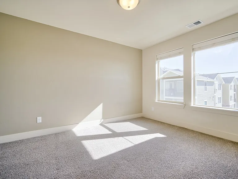 Mesa Falls Apartments — Photo 30