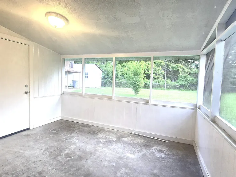 344 Burgess Pl — Photo 10