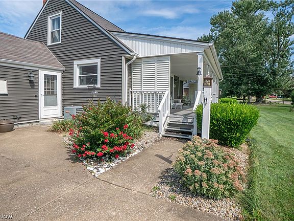 3rd image of 2125 41st St NE
