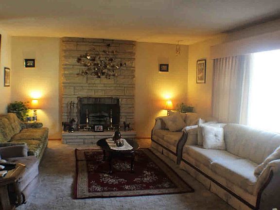 3rd image of 715 Woodland St
