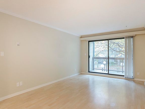 2nd image of 1422 E 3rd Ave #209