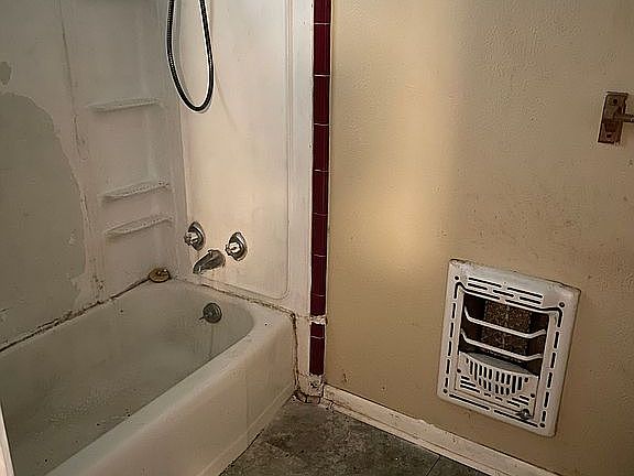 4th image of 1019 N Avenue L