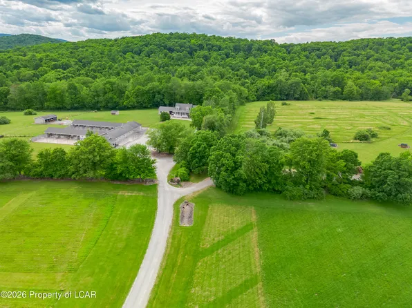 175 Decoverly Ln, Falls, PA 18615