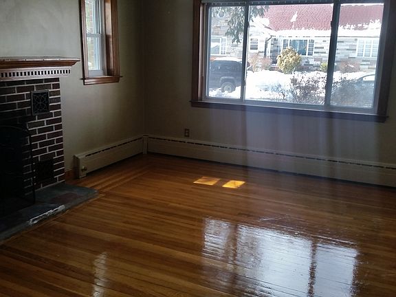 3rd image of 60 Longue Vue Ave #Unit1
