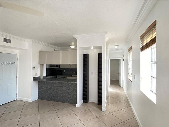 2nd image of 1559 Michigan Ave APT 305