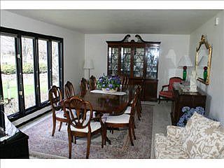 4th image of 3055 Laurelhurst Dr