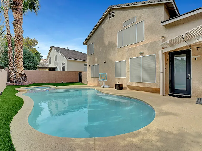 2239 Le Conte Ave — Photo 55