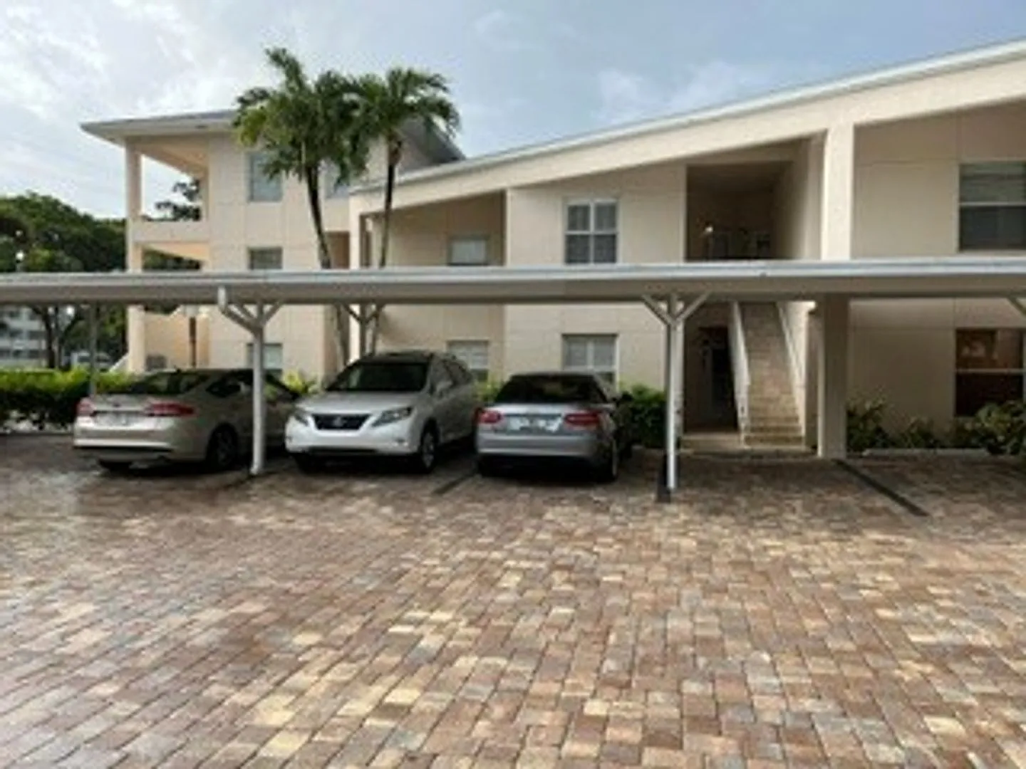 Cozy Condo in Waterfront Island Complex-Available NOW for 12 Month Tenant — Photo 4
