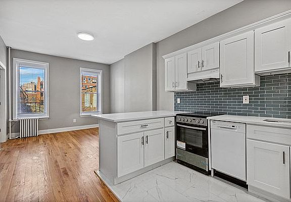 5th image of 158 E 109th St APT 2