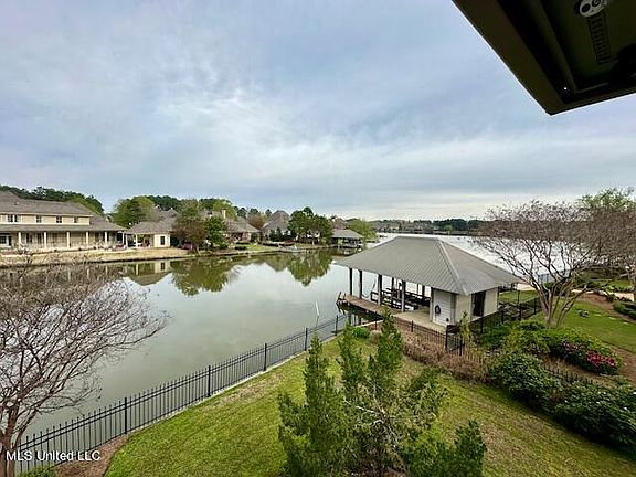 4th image of 103 Glenwood Bnd