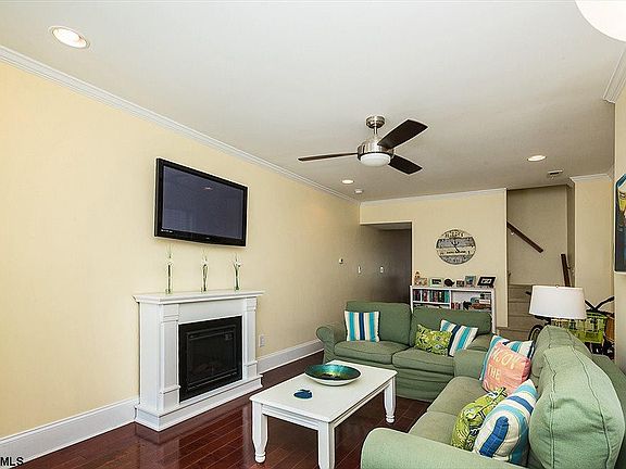 4th image of 418 West Ave #0