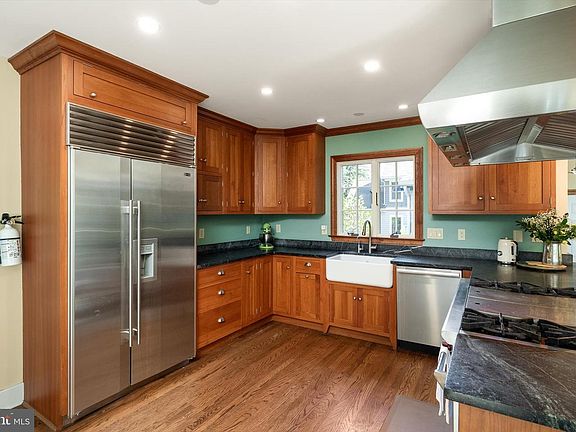5th image of 803 Kingston Rd