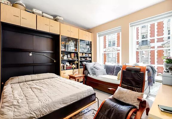 2nd image of 101 W 80th St APT 5E