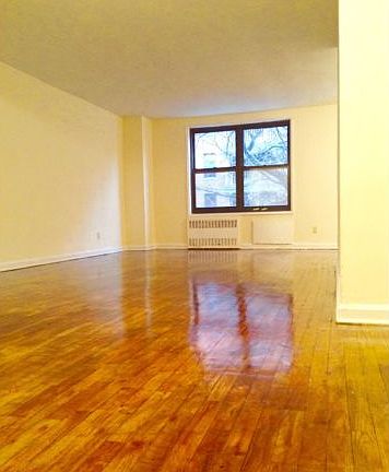 4th image of 13240 Sanford Ave #105