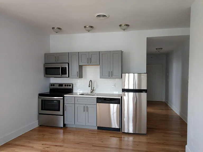 5913 Chestnut St #2D — Photo 2