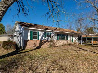1107 Oak Grove Ave, Mena, AR 71953