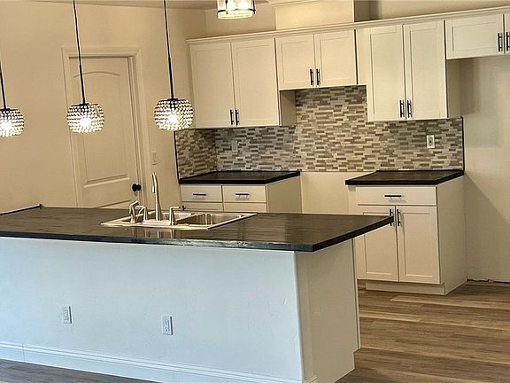 4th image of 961 Glen Drive