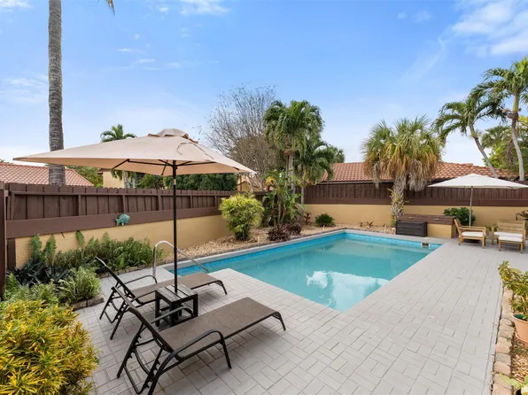 1007 NE 202nd Lane, Miami, FL 33179