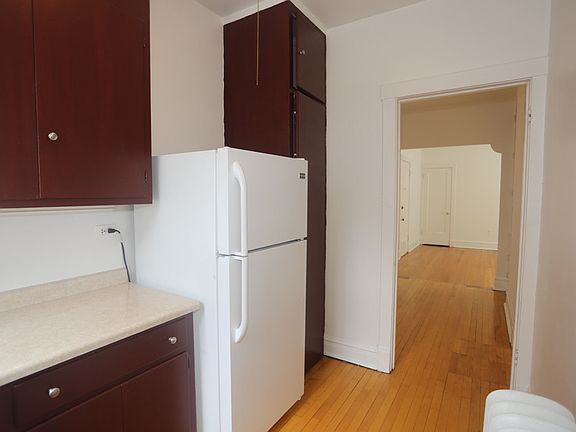 5th image of 441 W Melrose St Unit C5