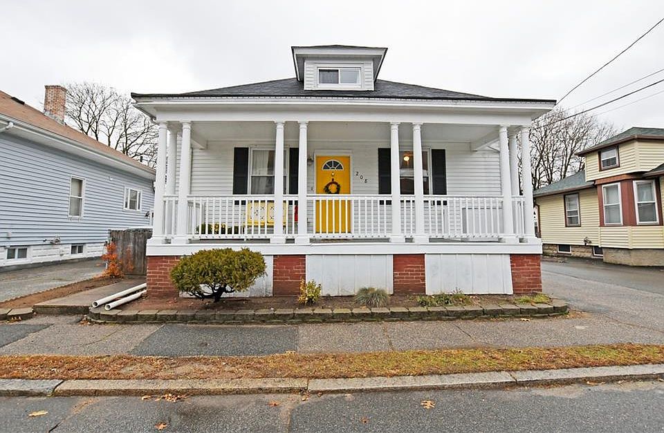 1st image of 208 Woodward Ave