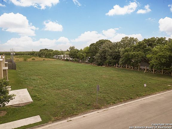 3rd image of 108 Windy Meadows Dr