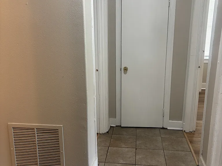 375 Joubert Ave — Photo 8