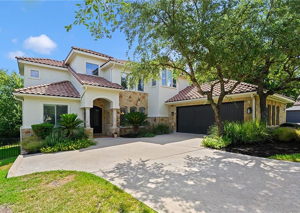 1st image of 11 The Hills Dr W