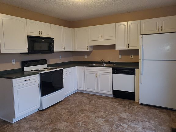 4th image of 1023 Waterford Ct