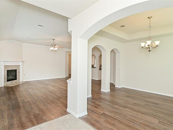 5th image of 11742 Grimaldi St