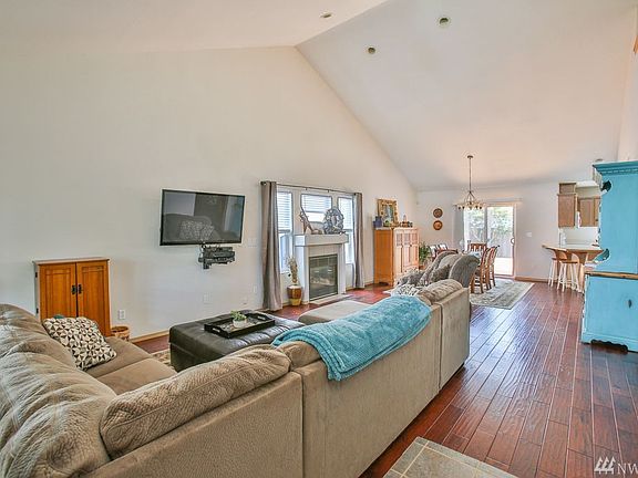 4th image of 17015 25th Ave E