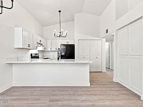 4th image of 534 N New Haven --