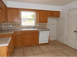4th image of 90 River Cliff Ln
