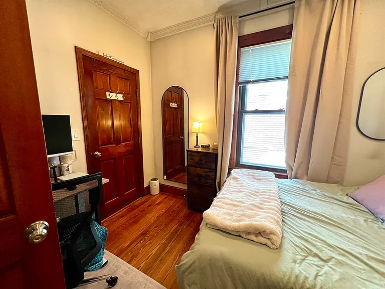 261 E St #2 — Photo 8