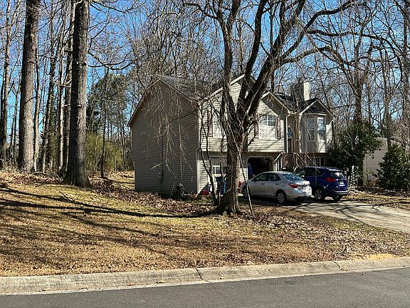 3rd image of 1525 Royale Castle Dr