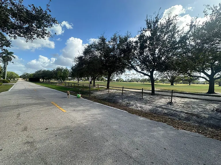 1830 Maravilla Ave #704 — Photo 47